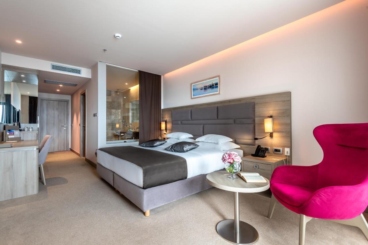 Hotel Plaza Дуче Екстер'єр фото