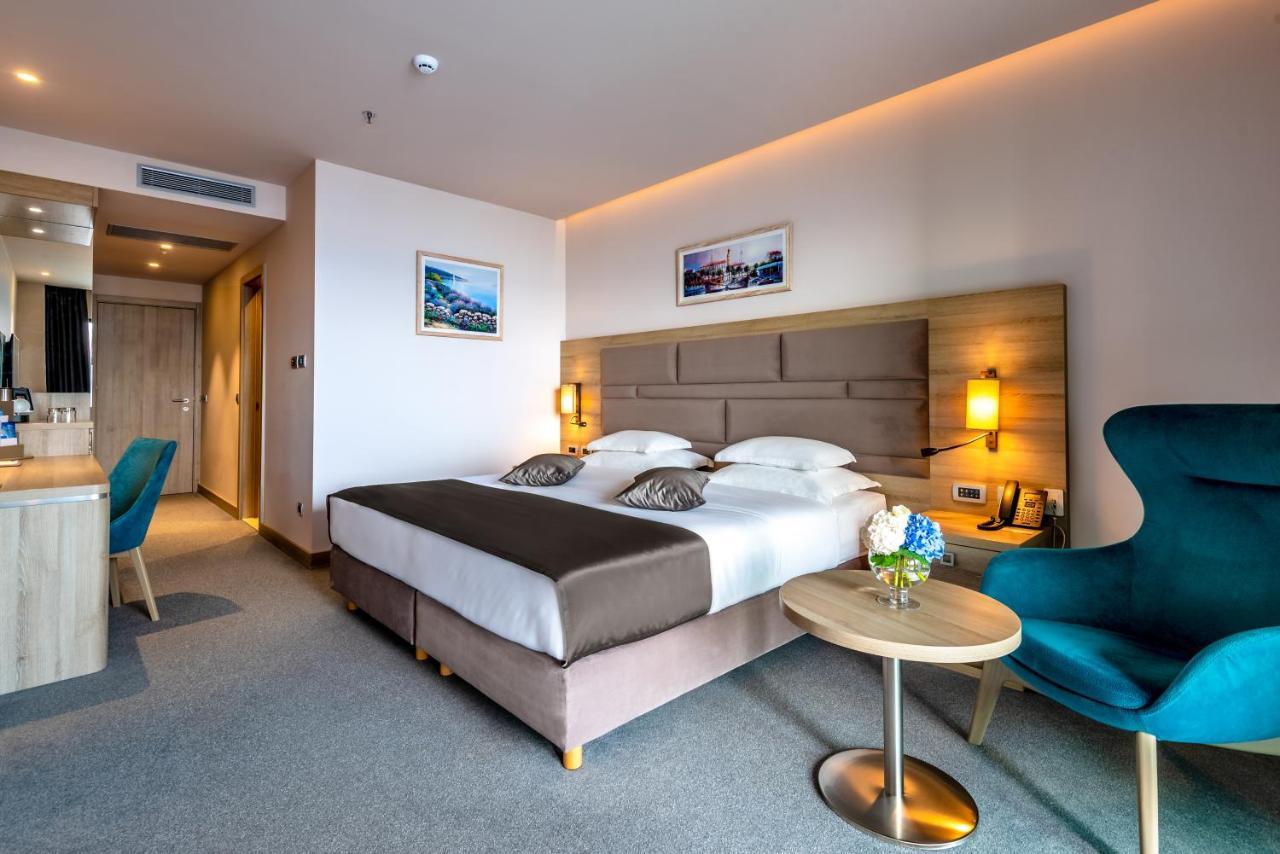 Hotel Plaza Дуче Екстер'єр фото