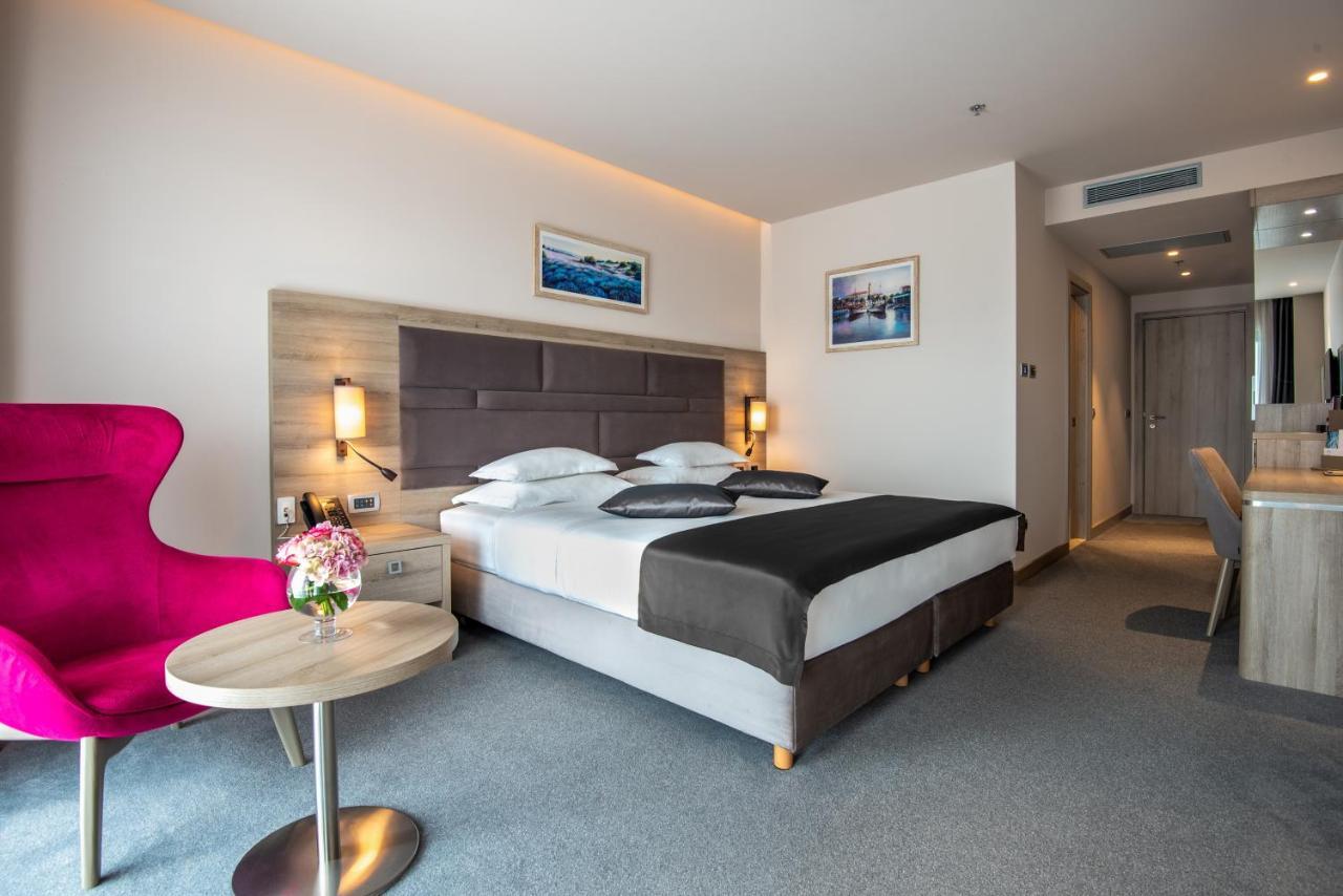 Hotel Plaza Дуче Екстер'єр фото