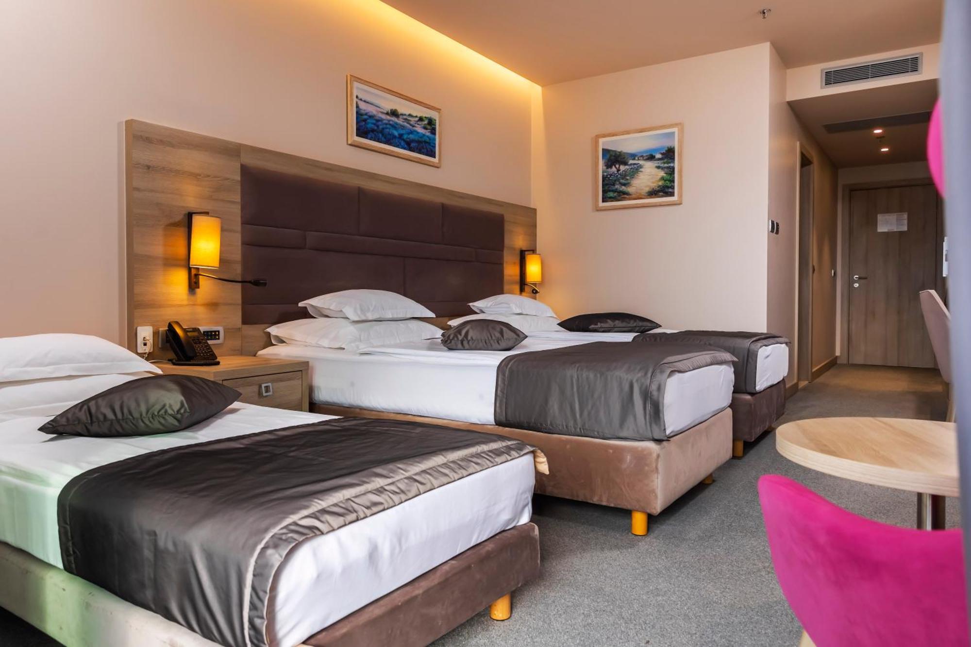 Hotel Plaza Дуче Екстер'єр фото